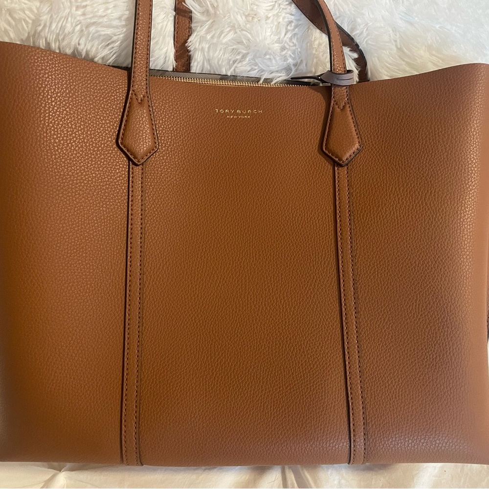 Like new! Tory Burch triple compartment tote bag.